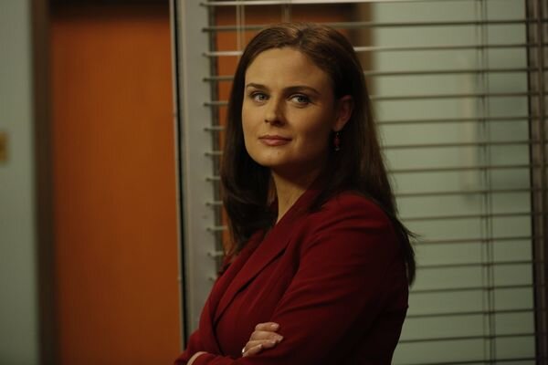 海外ドラマ最新レポート Vol.772 　「BONES　―骨は語る―」のエミリー・デシャネル 息の長い人気の秘訣とは